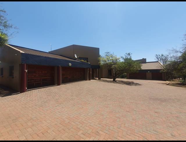 5 BEDROOM HOUSE FOR SALE IN PEBBLE ROCK GOLF VILLAGE